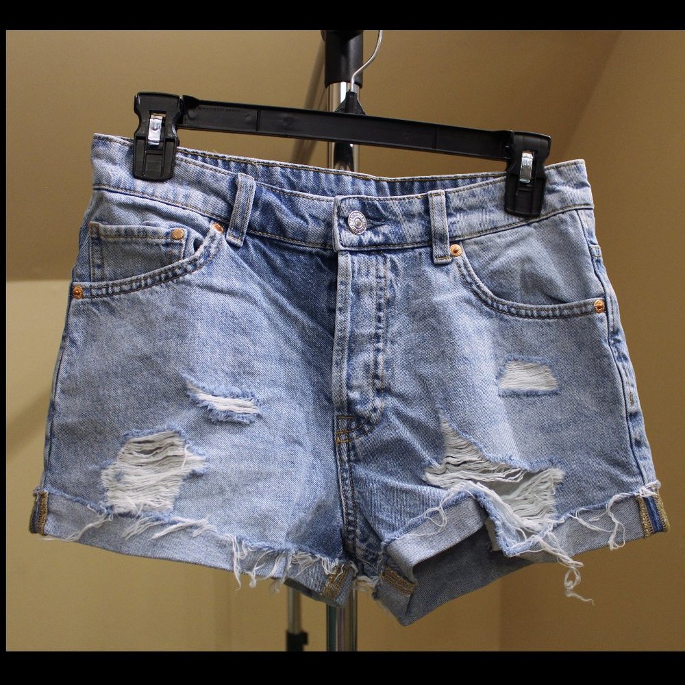 & Denim Blue Denim Boyfriend Shorts with 4 Front Buttons and Real Pockets